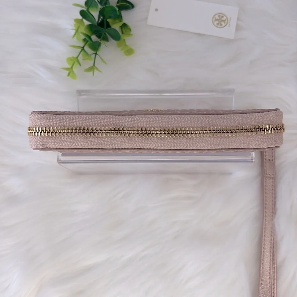 Tory Burch Metallic Rose Gold Quilted Wristlet‎